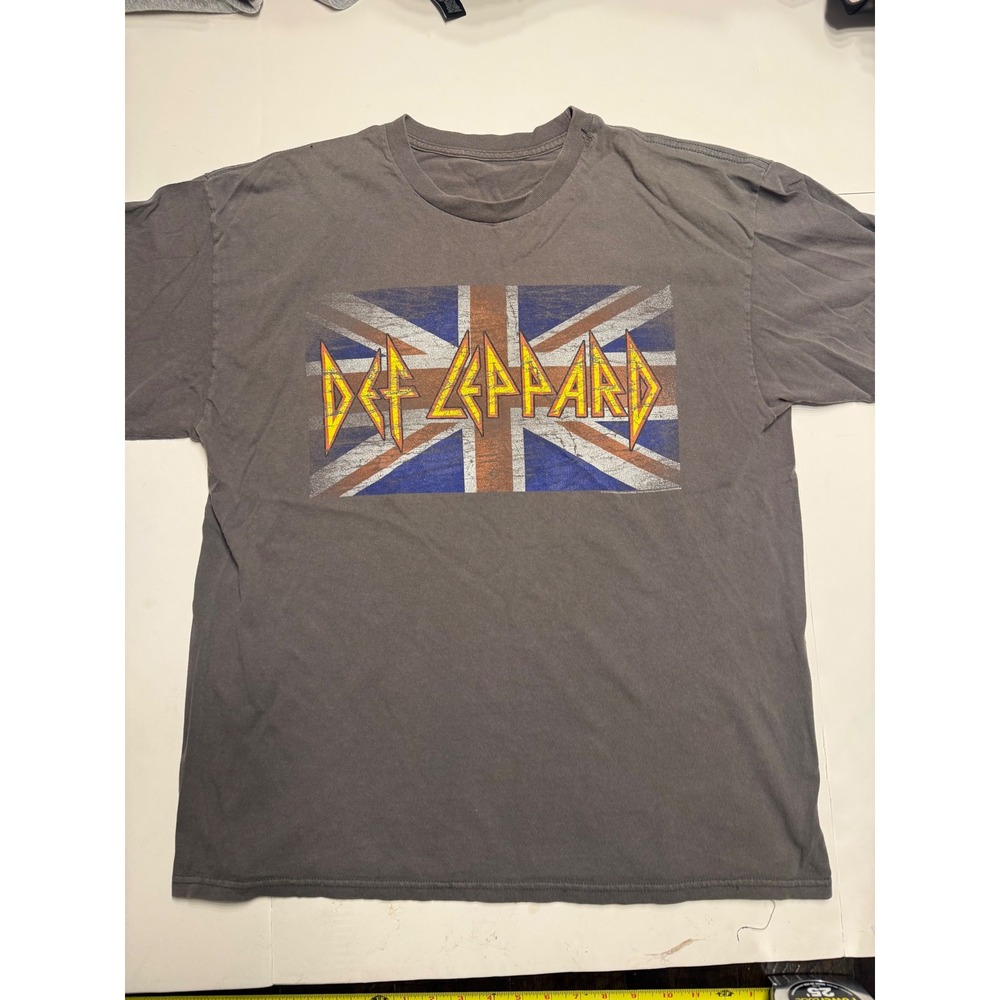 Def Leppard Union Jack Graphic T-Shirt Mens XL Gray Rock Band T 2018 Distressed